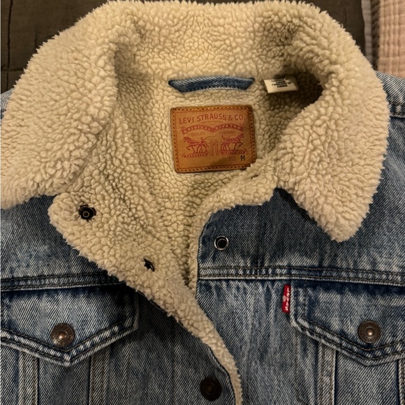 Levi's Light Blue Denim Jacket with Sherpa Lining - Picture 4 of 8